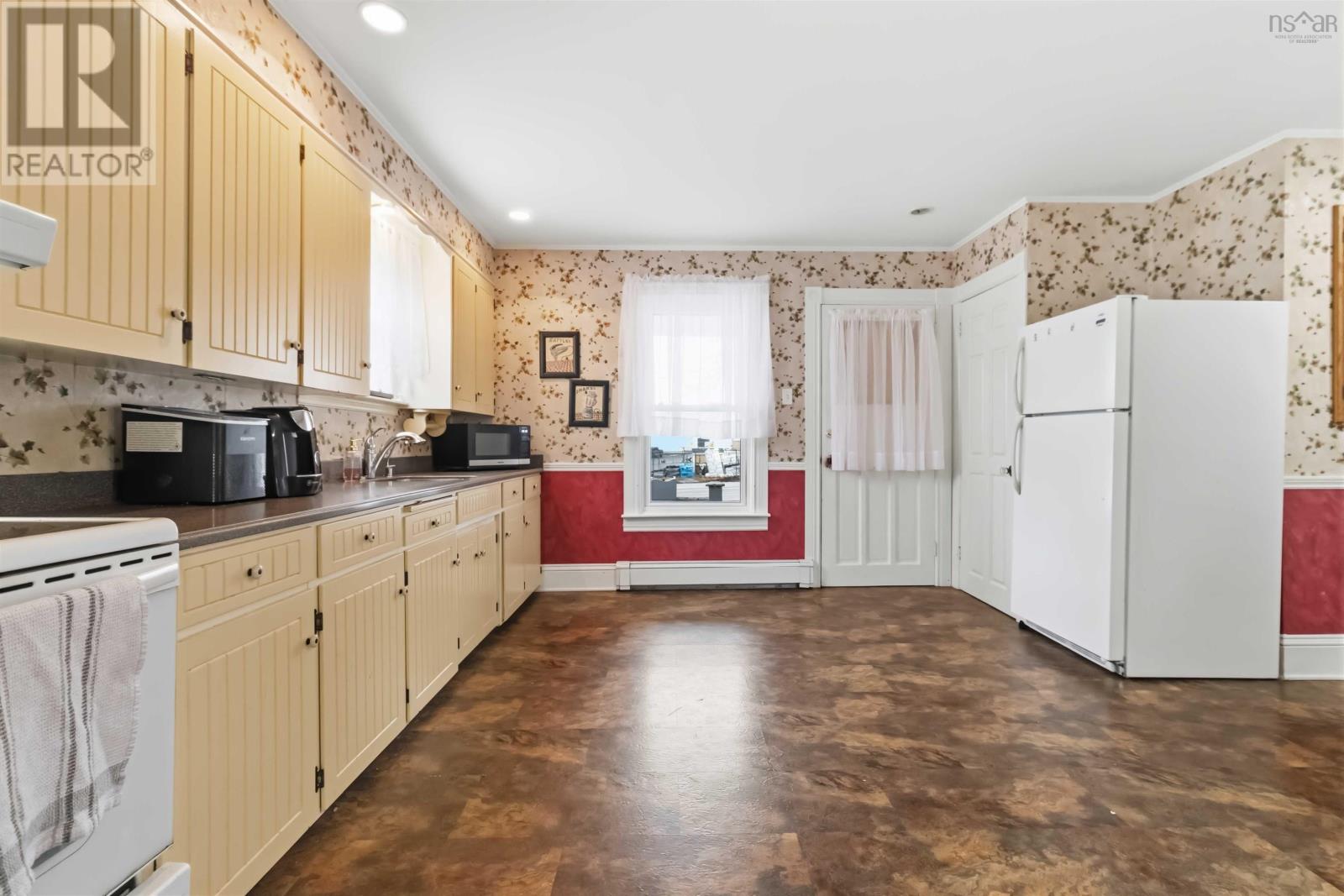 Property 18 of 19 of 2820 Highway 325