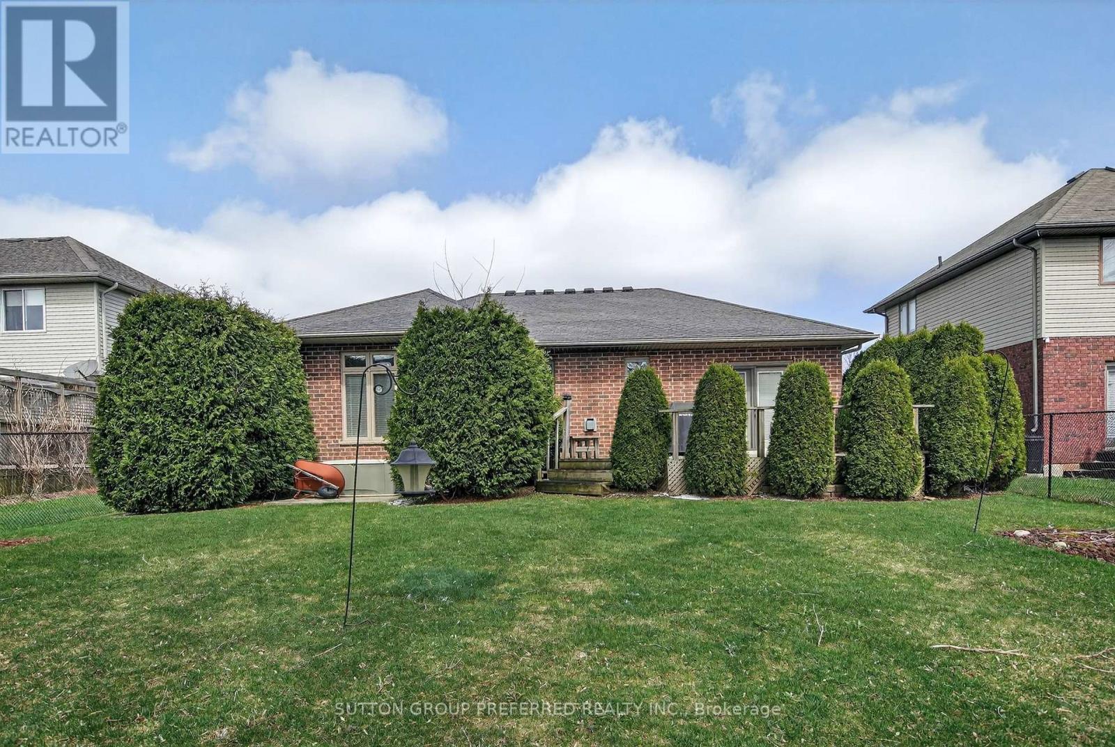 22 SPRINGFIELD WAY Property Photo