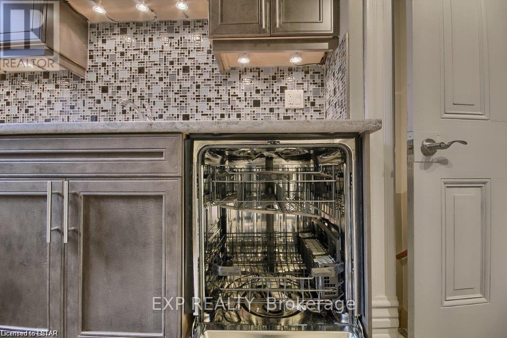 2 - 1197 YORK STREET Property Photo