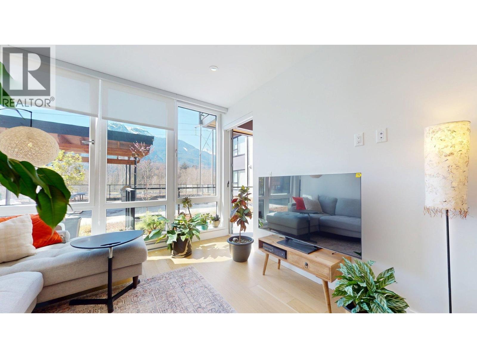 213 1870 DOWAD DRIVE, Squamish