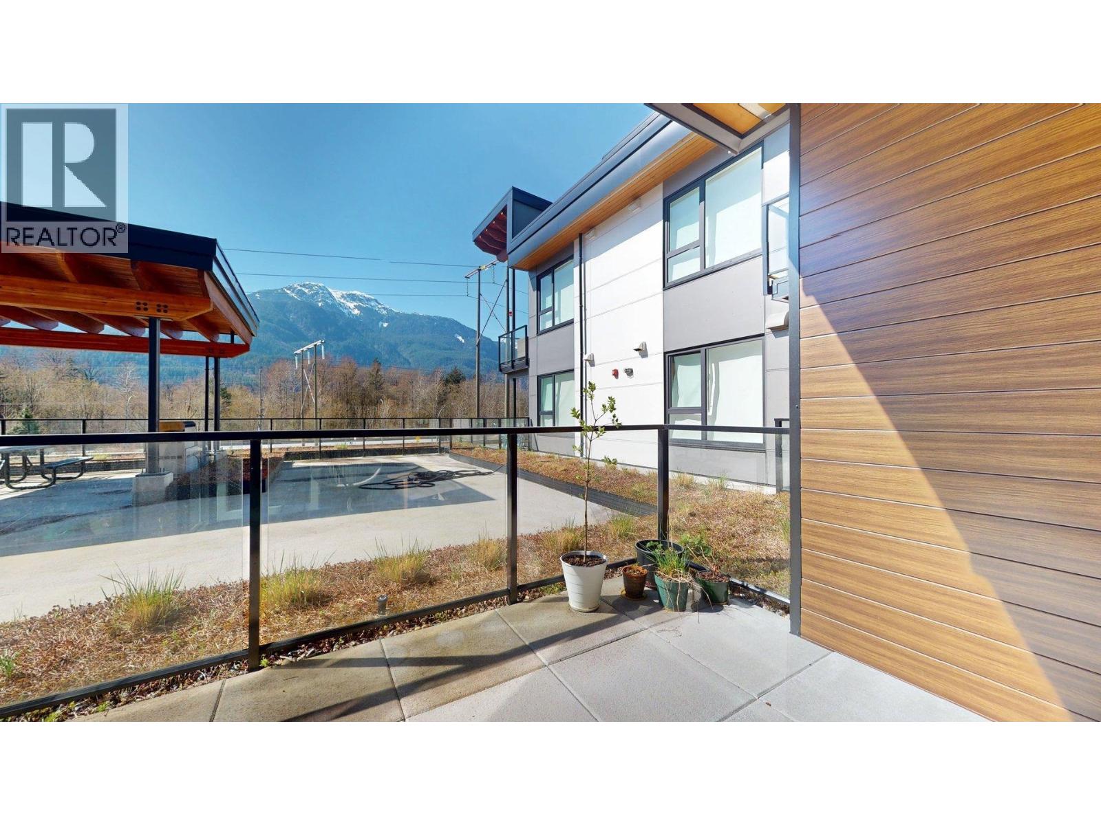 213 1870 DOWAD DRIVE, Squamish