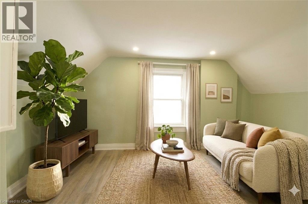 1243 LANGMUIR Avenue Unit# Upper