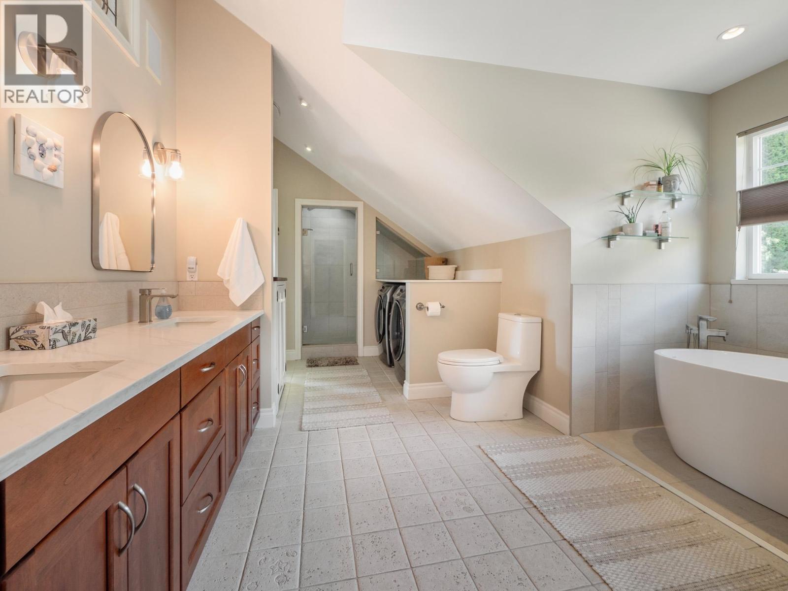 749 WINN ROAD, Gibsons