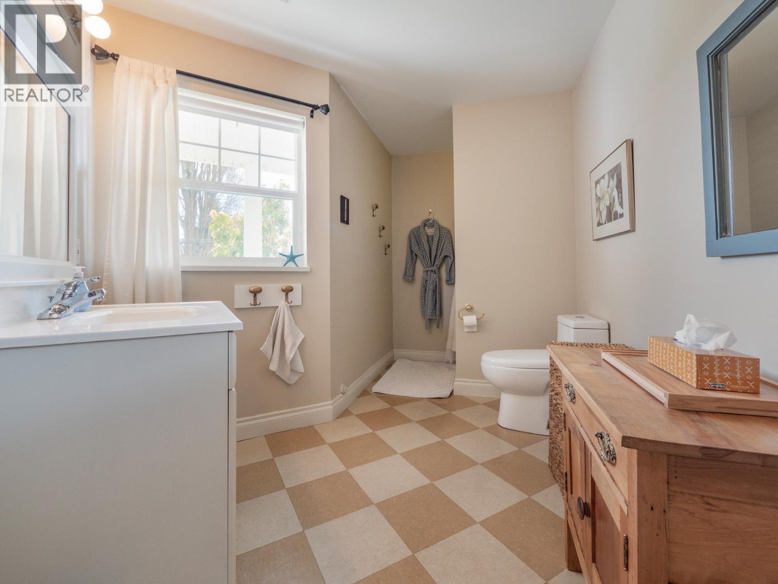 749 WINN ROAD, Gibsons