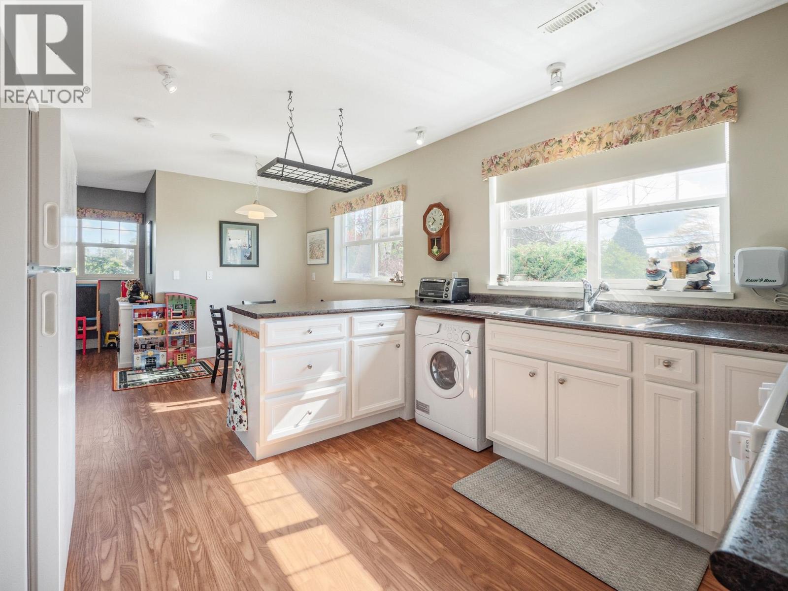 749 WINN ROAD, Gibsons