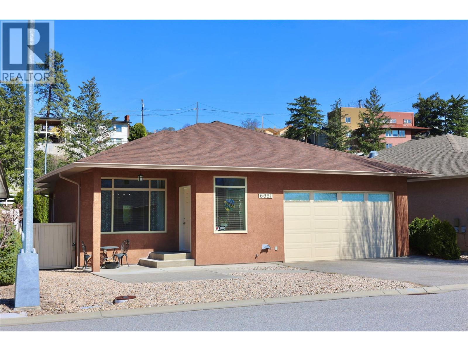  6651 OXBOW Crescent, Oliver