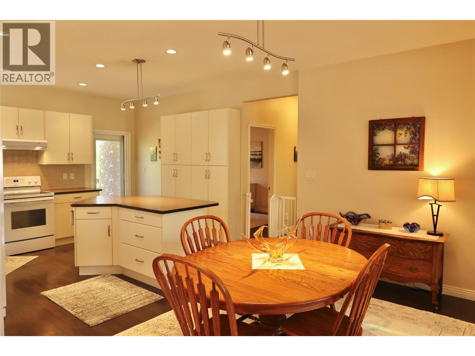  6651 OXBOW Crescent, Oliver