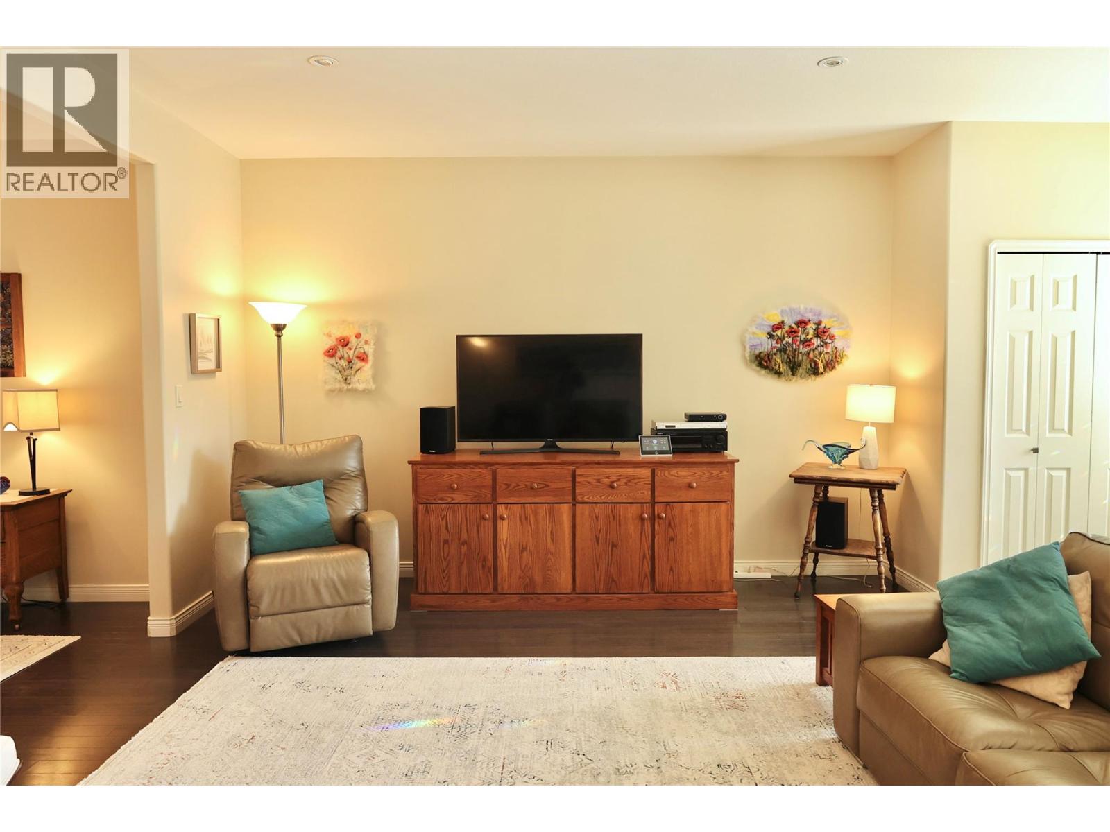  6651 OXBOW Crescent, Oliver