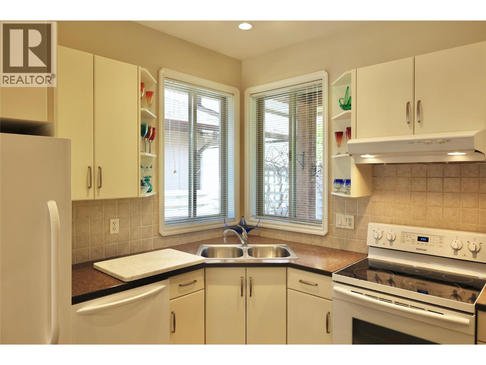  6651 OXBOW Crescent, Oliver