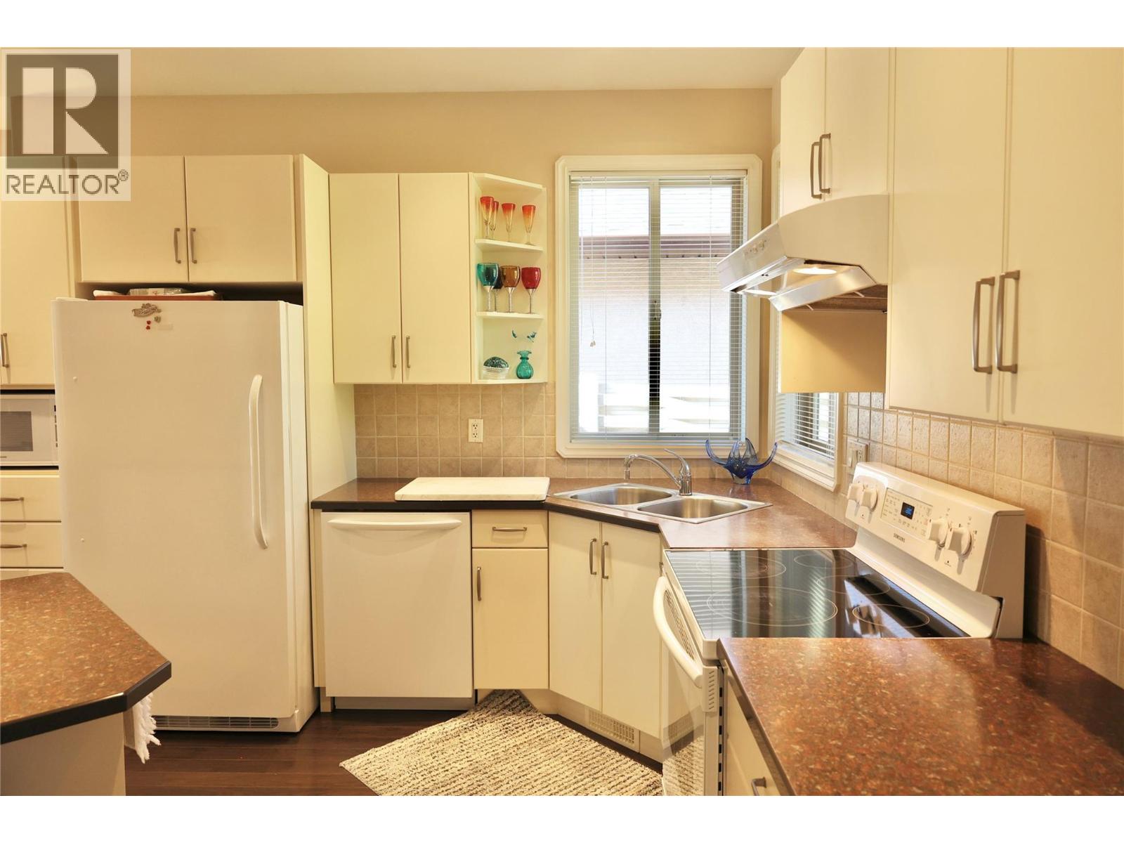  6651 OXBOW Crescent, Oliver