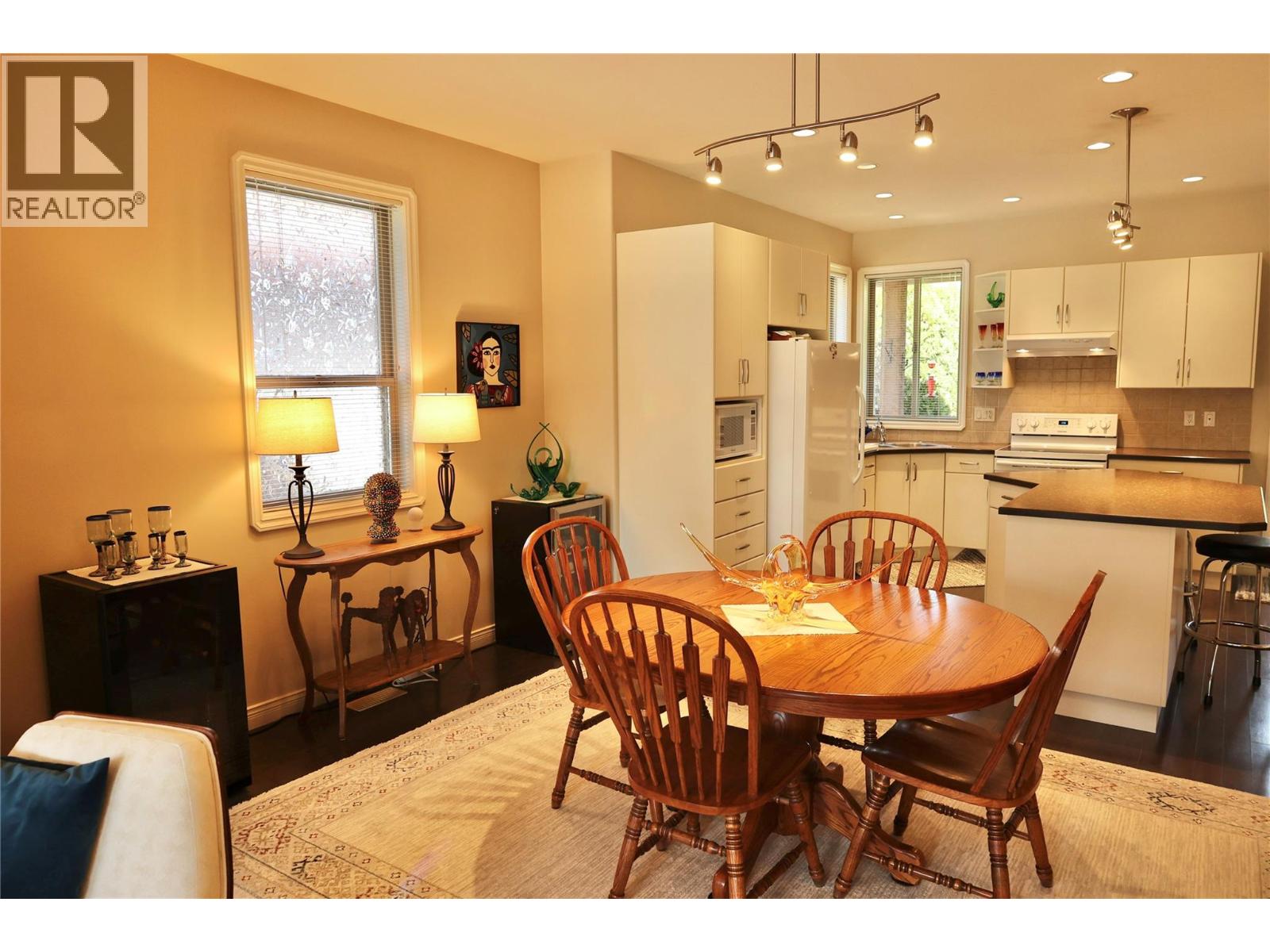  6651 OXBOW Crescent, Oliver