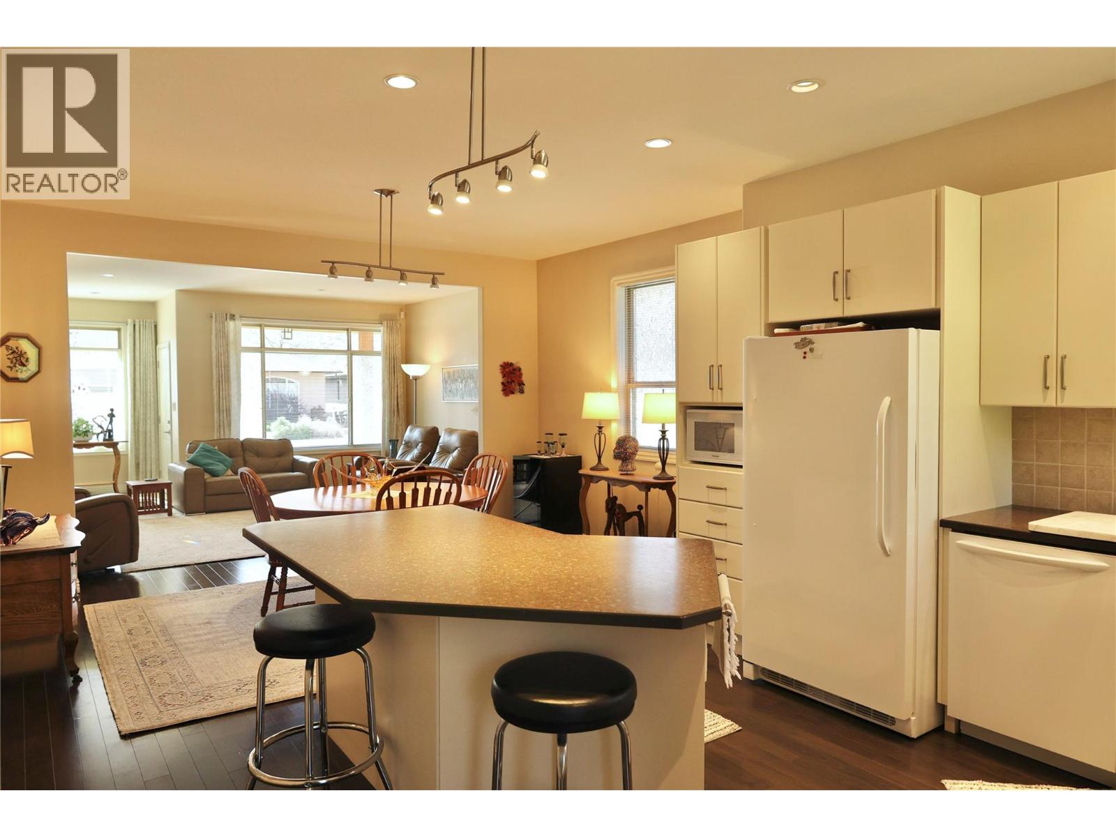  6651 OXBOW Crescent, Oliver