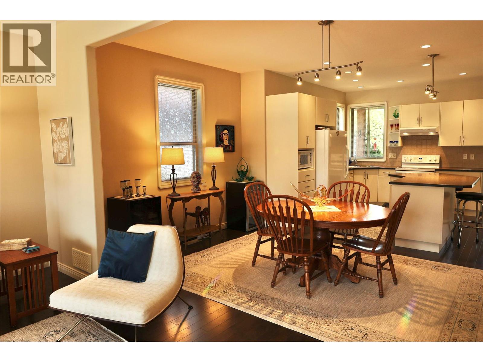  6651 OXBOW Crescent, Oliver