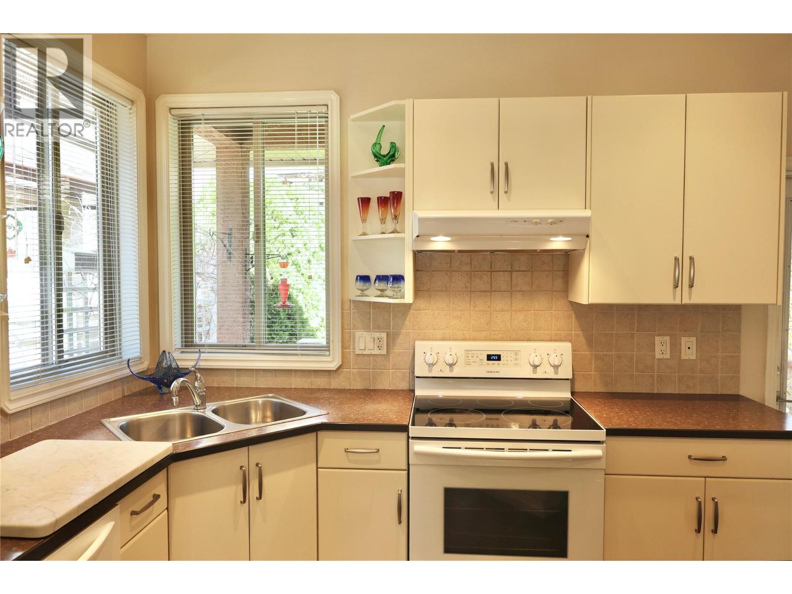  6651 OXBOW Crescent, Oliver