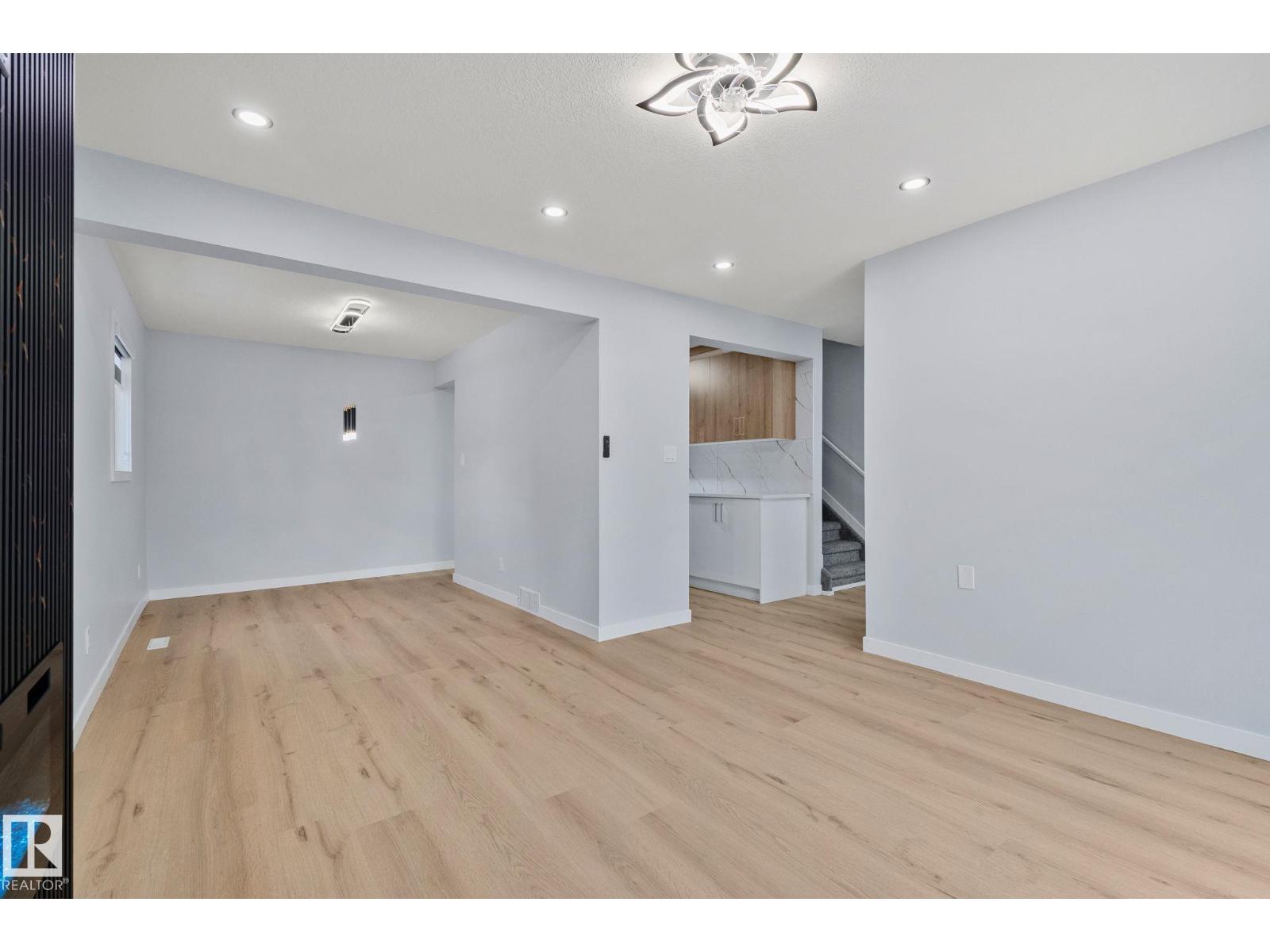 8620 38A AV NW, Edmonton