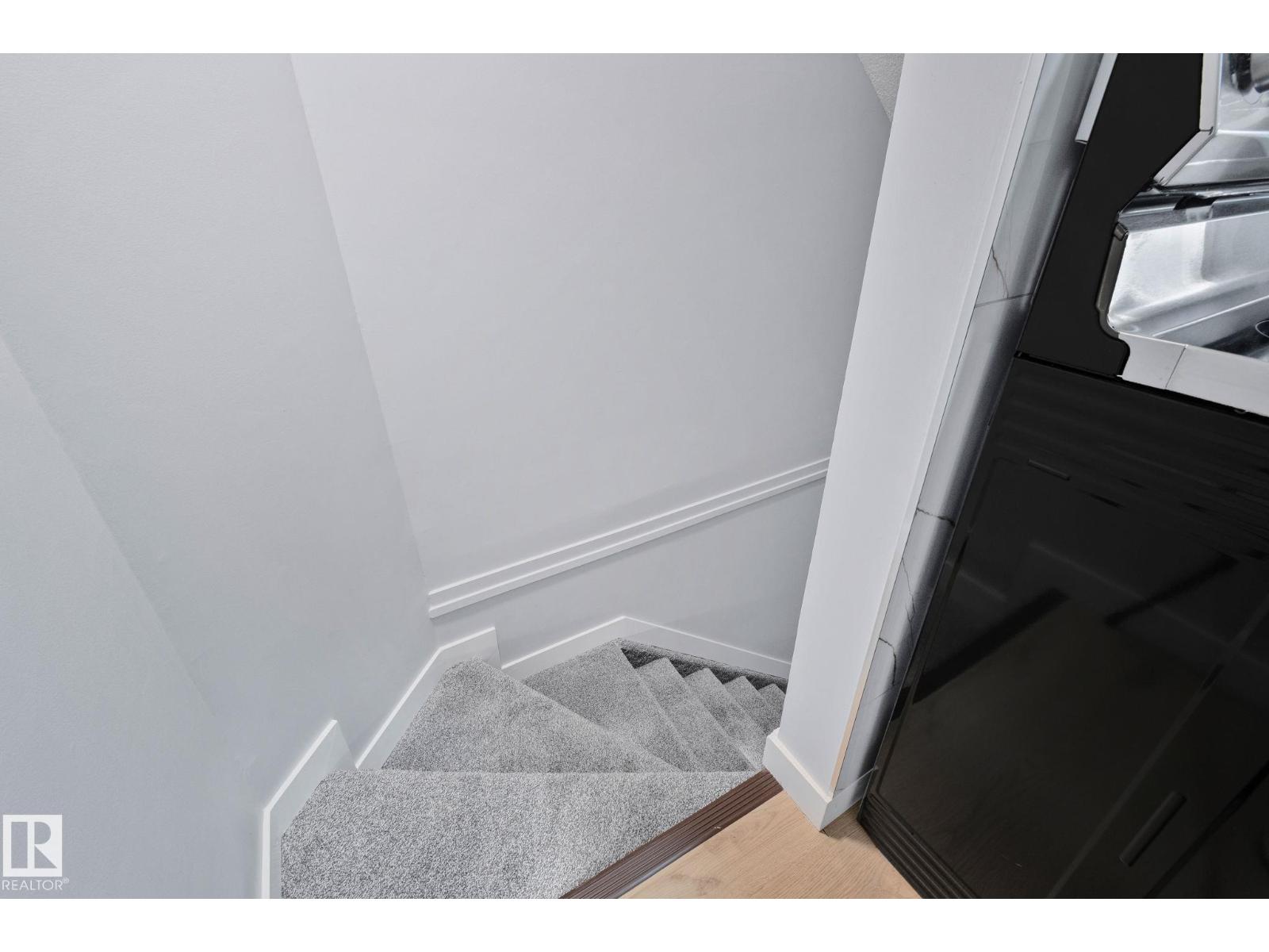 8620 38A AV NW, Edmonton