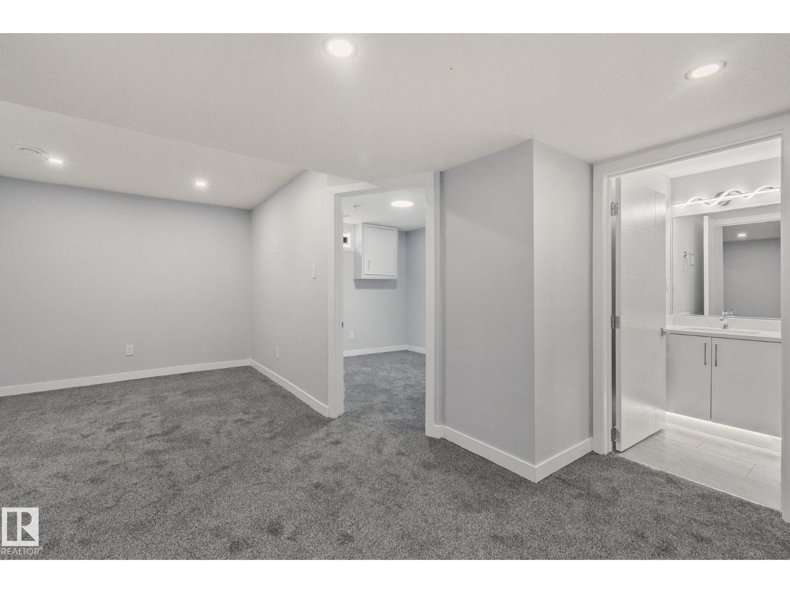 8620 38A AV NW, Edmonton