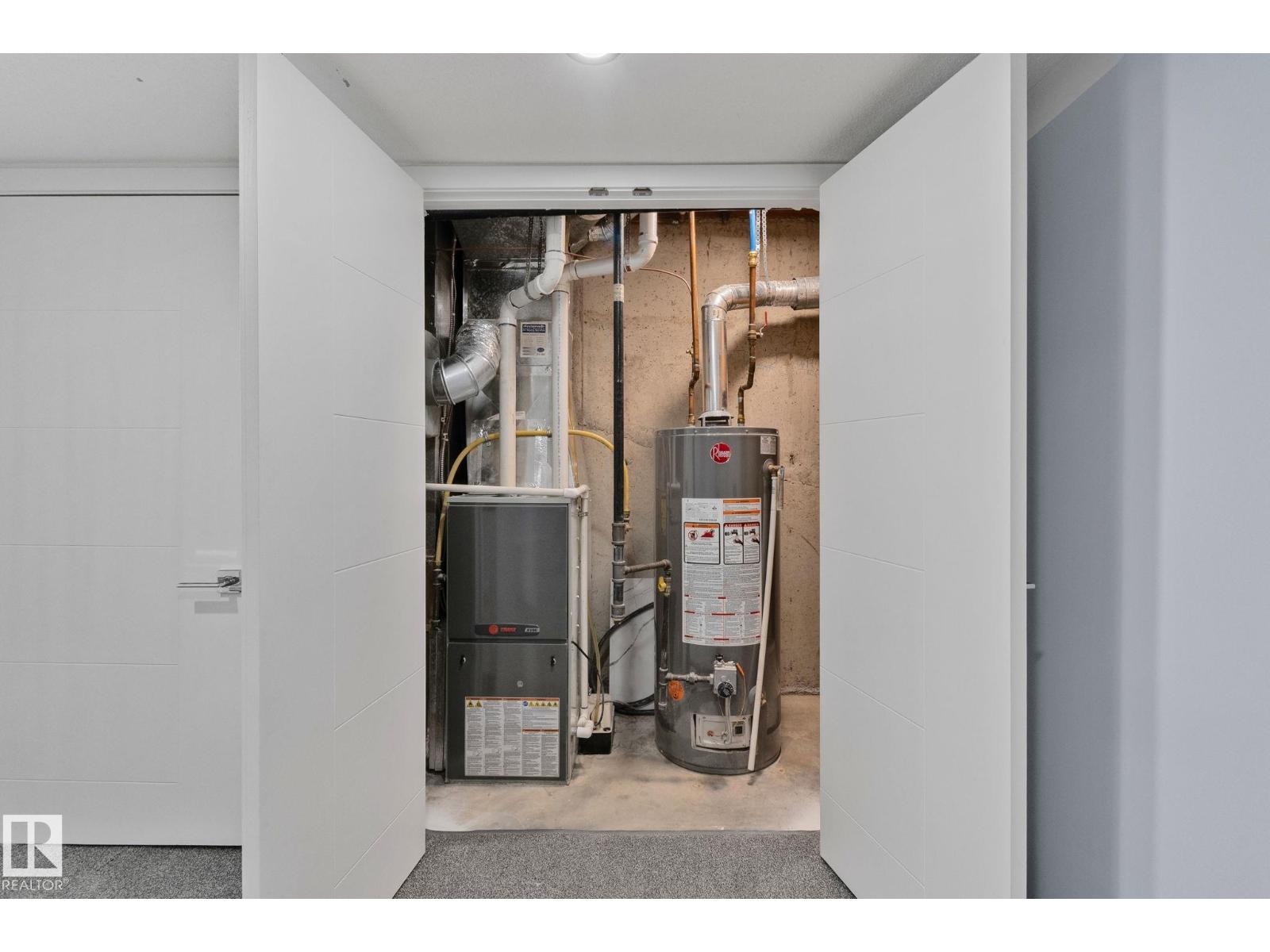 8620 38A AV NW, Edmonton