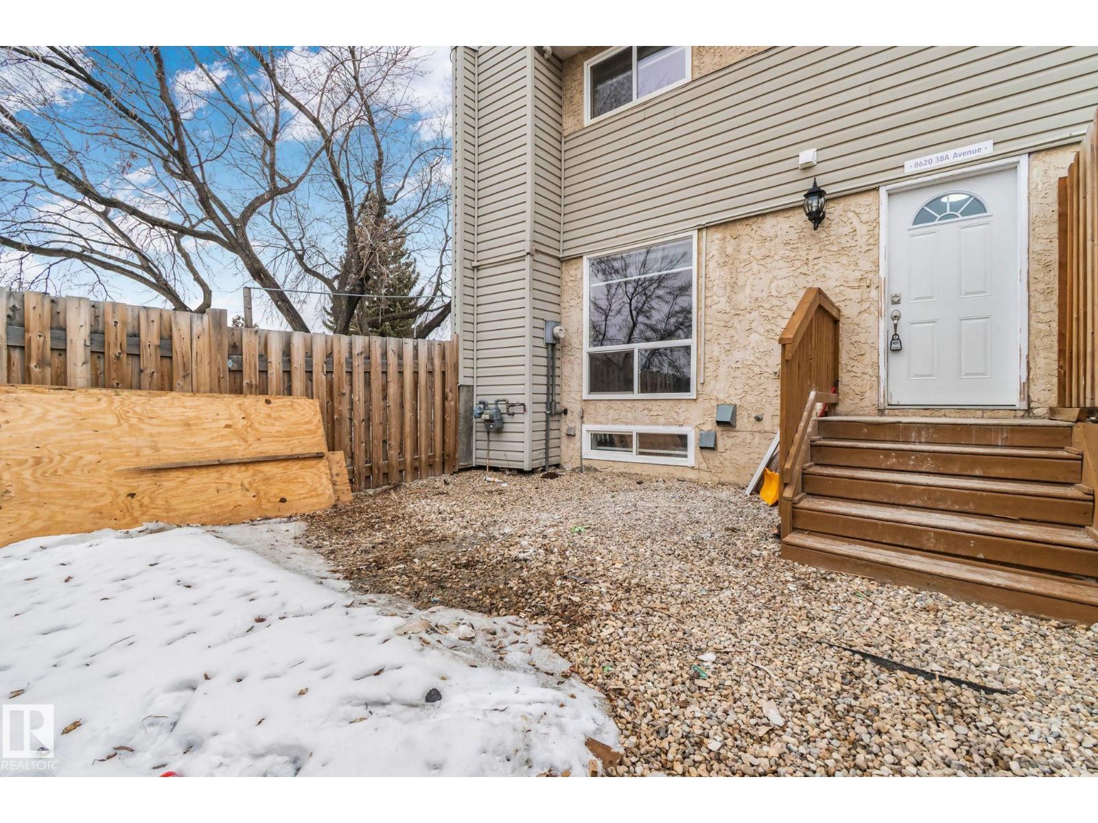 8620 38A AV NW, Edmonton