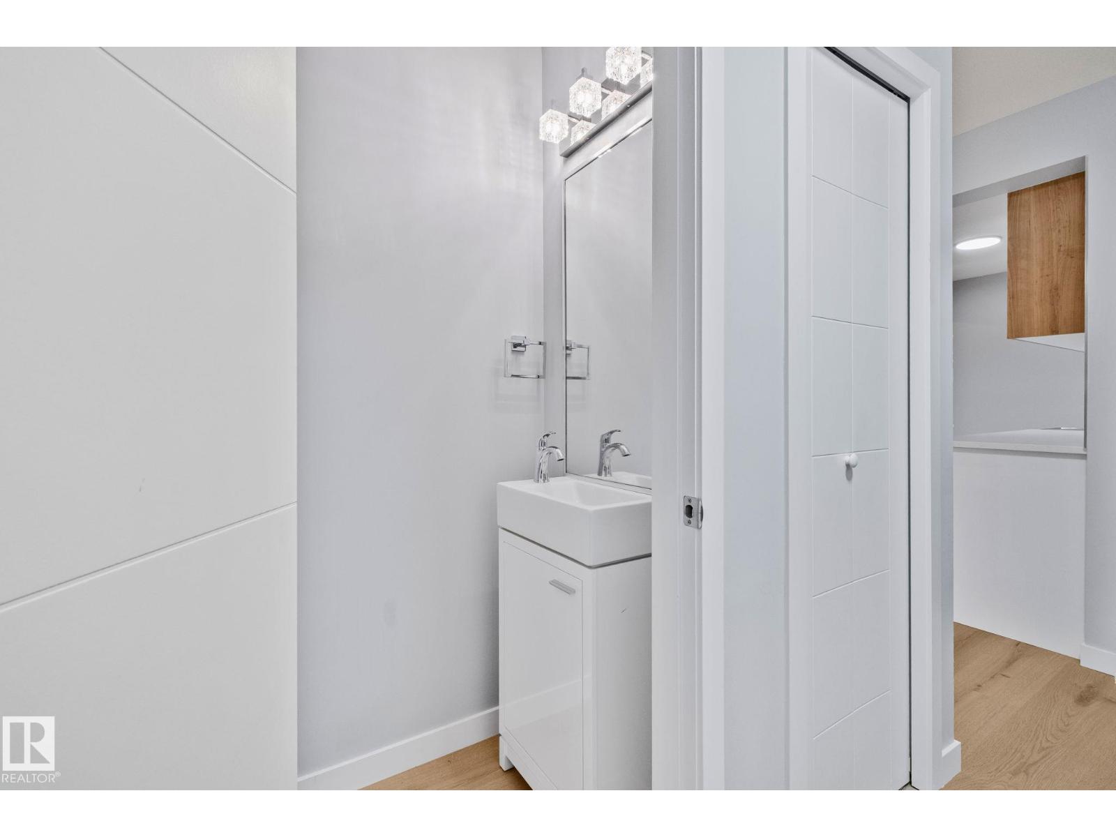 8620 38A AV NW, Edmonton