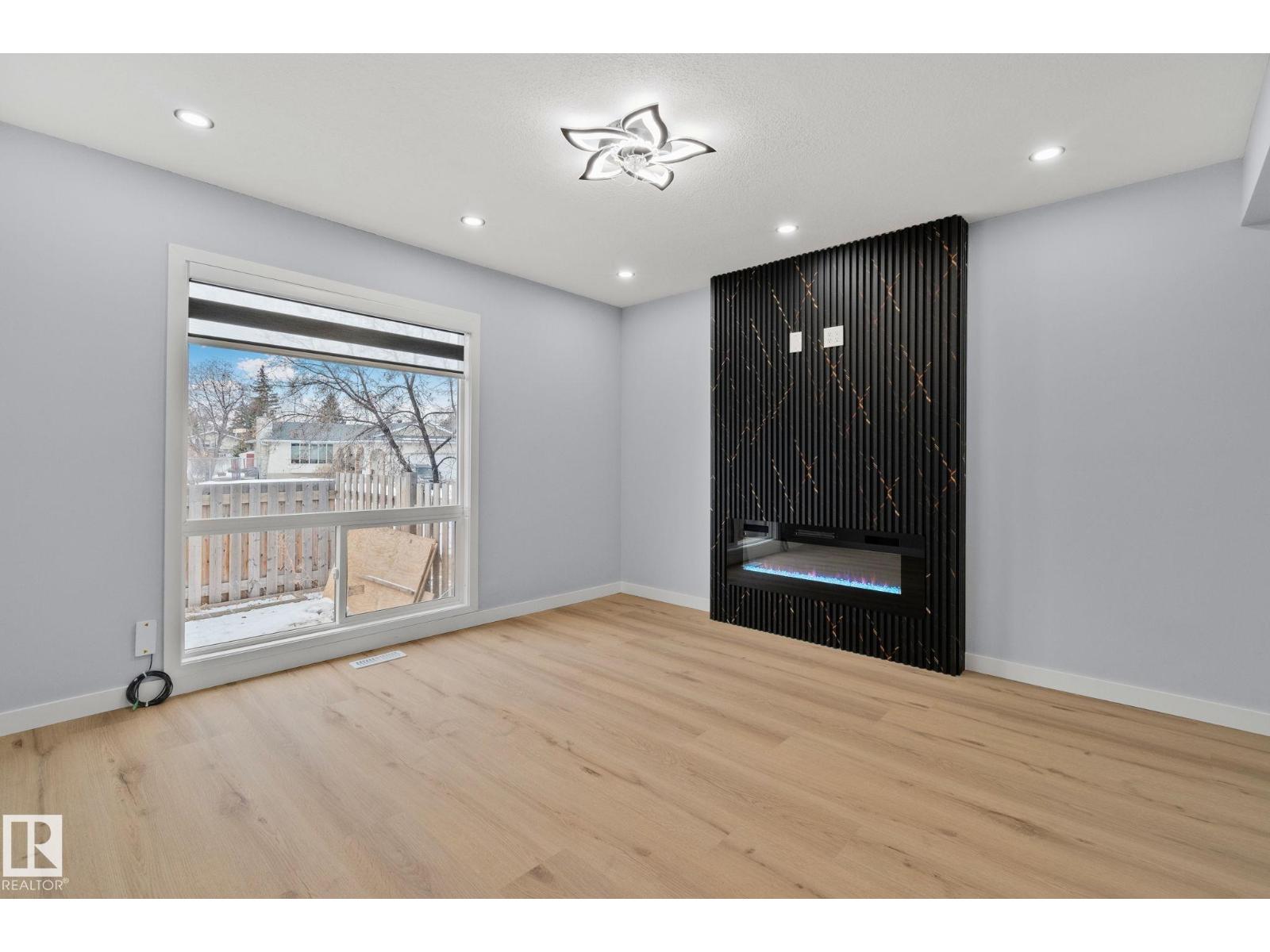 8620 38A AV NW, Edmonton