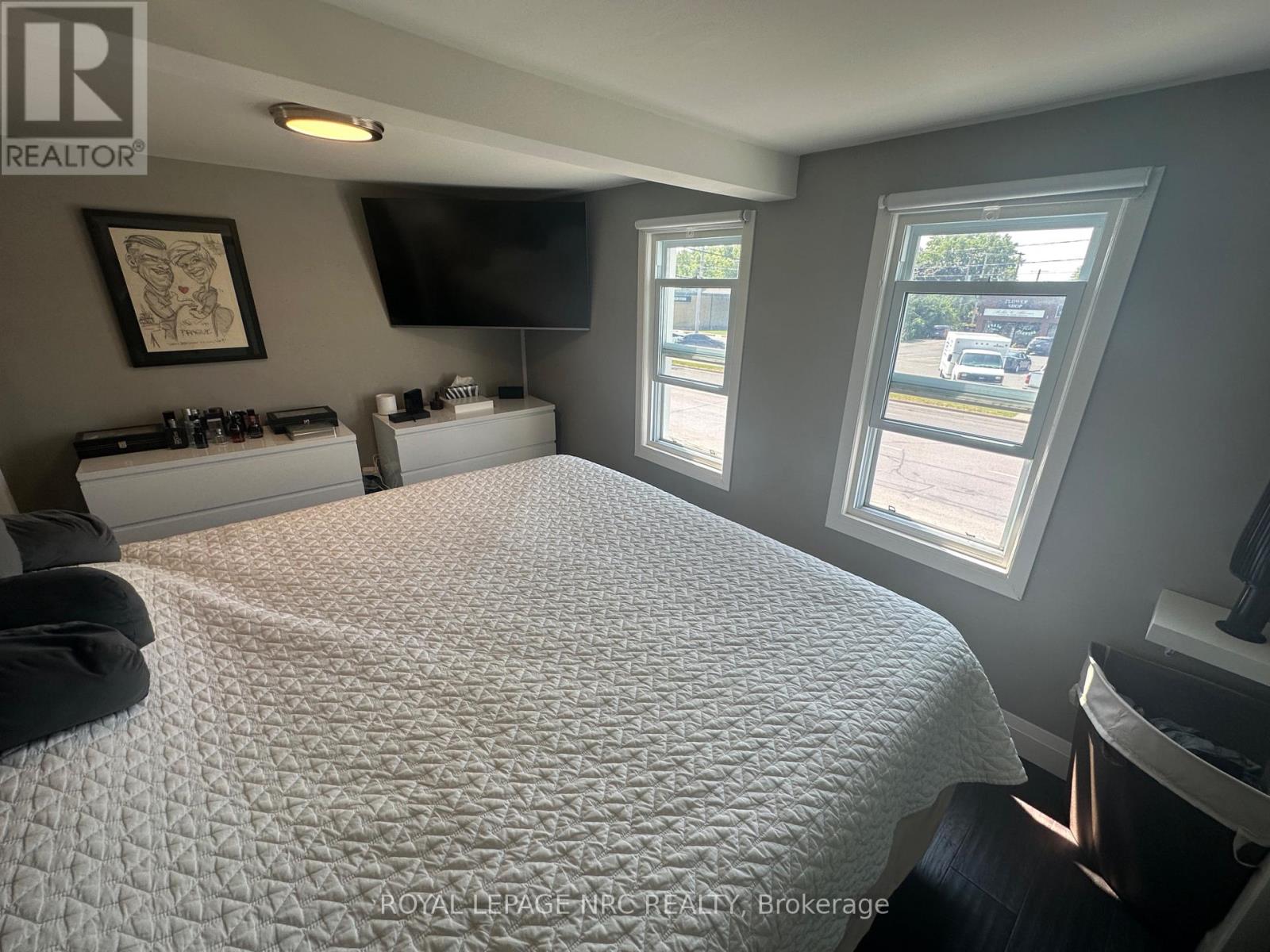 10 THOROLD ROAD — photo 36