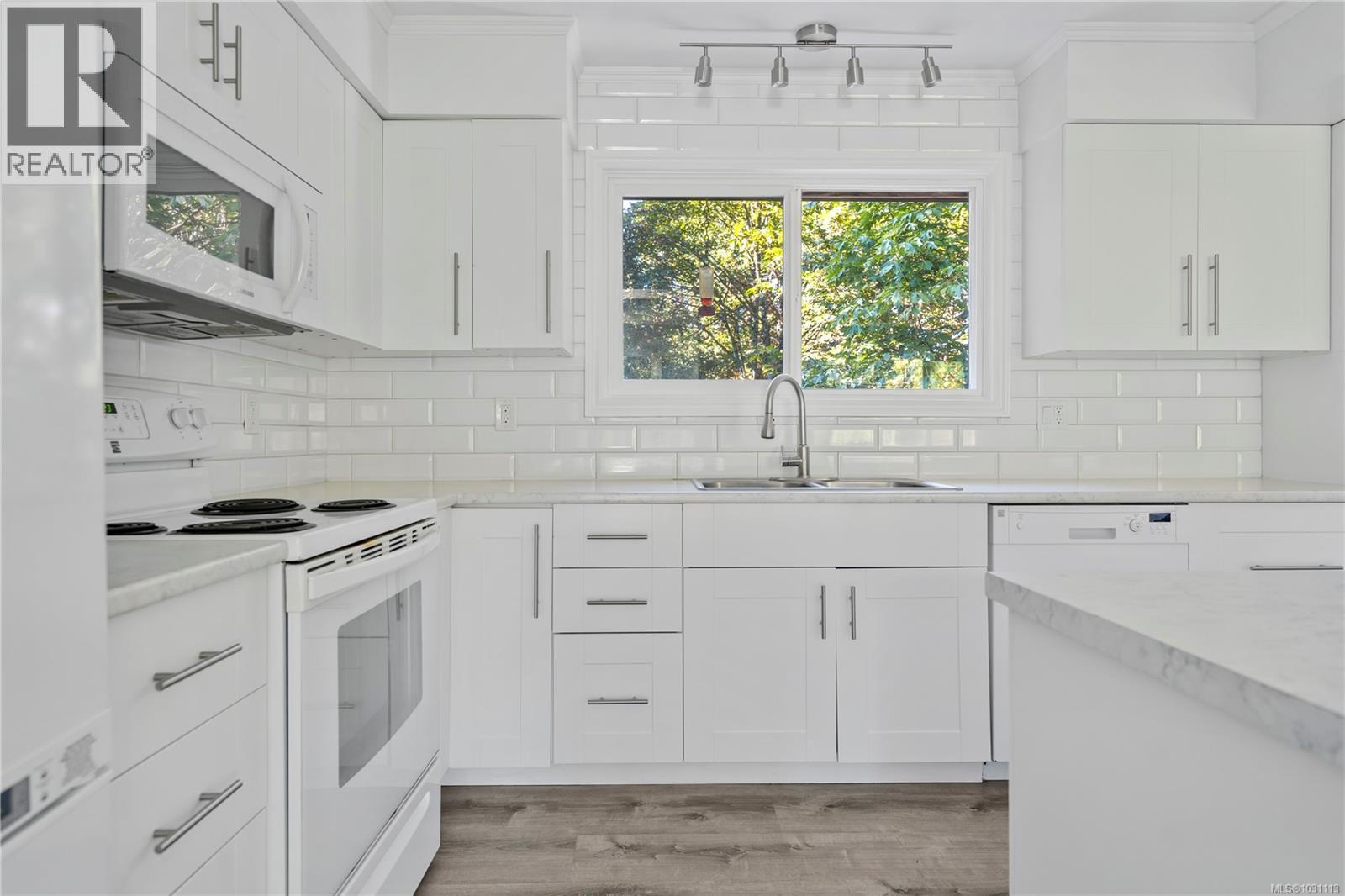 1728 Robin Hill Dr, Shawnigan Lake