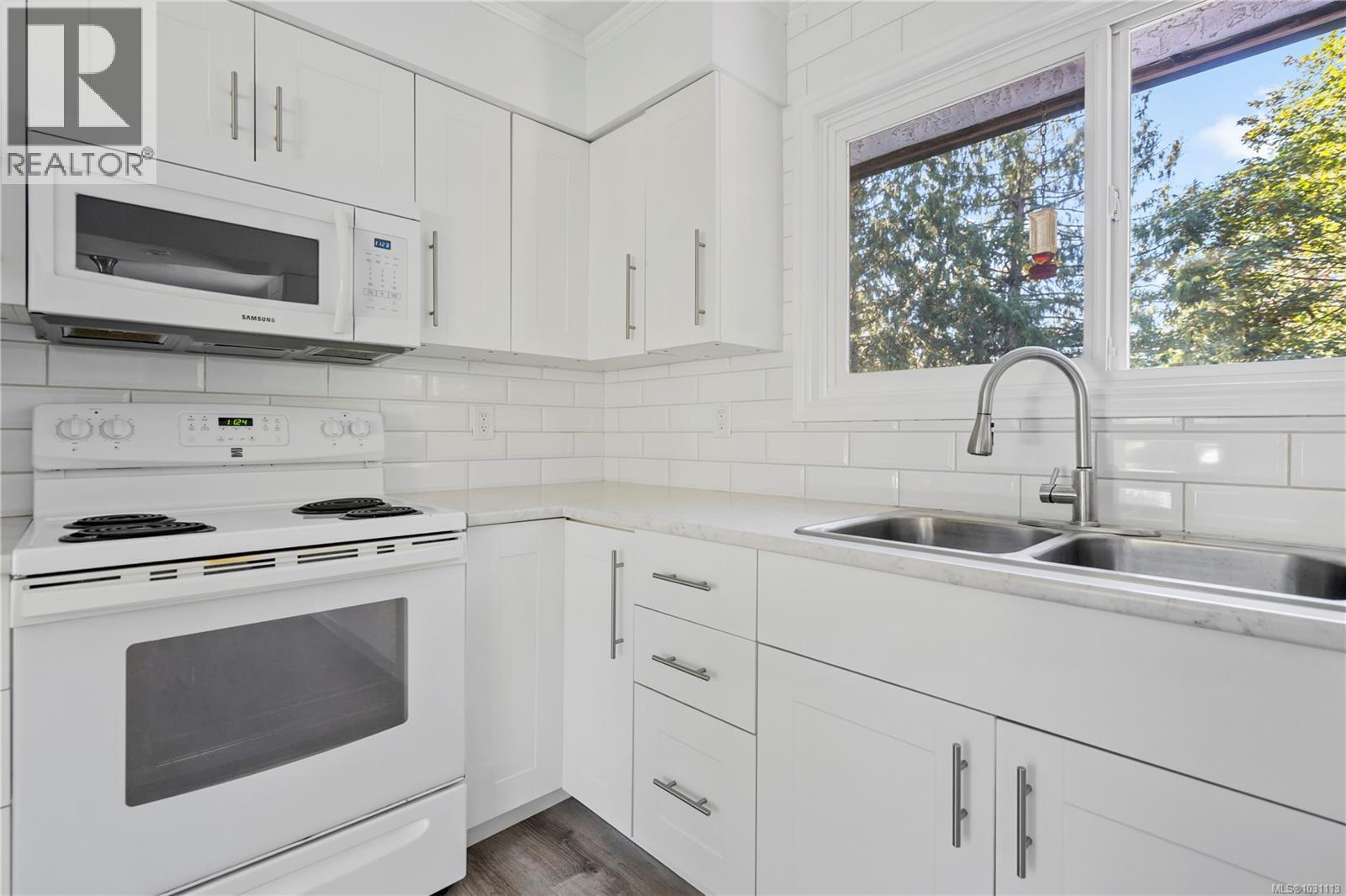 1728 Robin Hill Dr, Shawnigan Lake