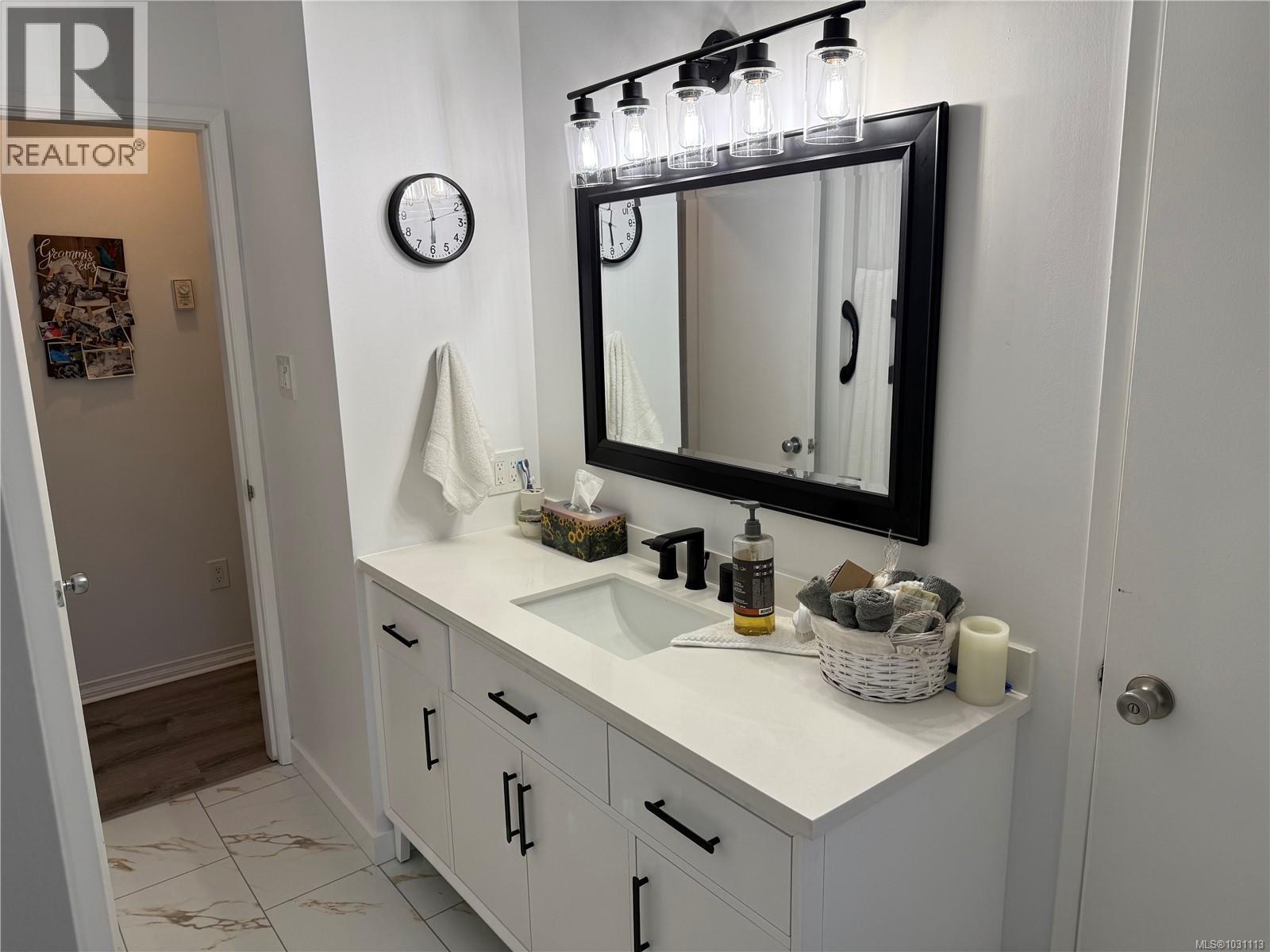 1728 Robin Hill Dr, Shawnigan Lake