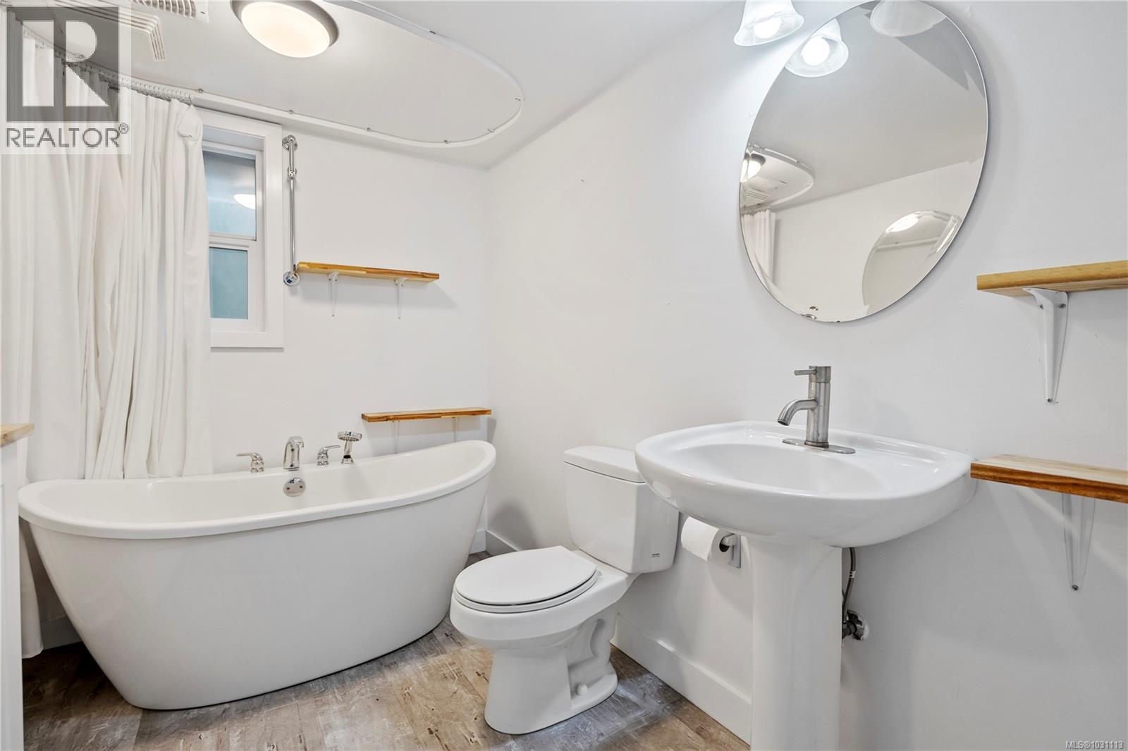 1728 Robin Hill Dr, Shawnigan Lake