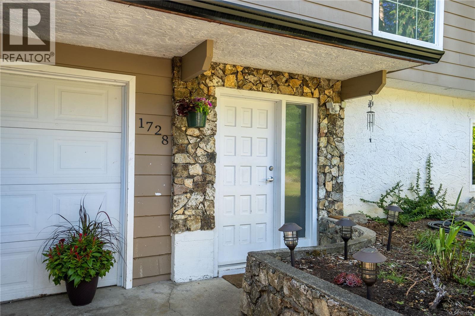 1728 Robin Hill Dr, Shawnigan Lake