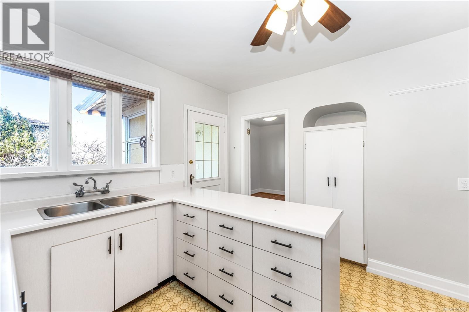 990 Hampshire Rd - 12