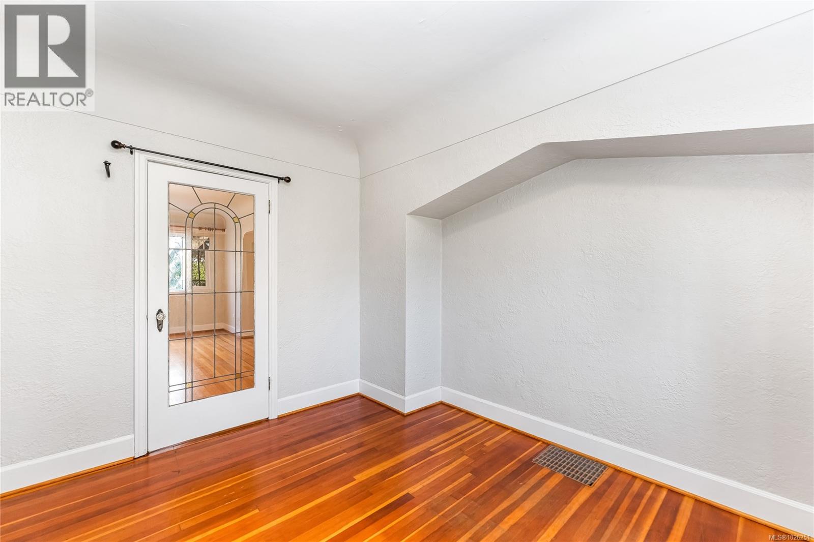 990 HAMPSHIRE RD - 9