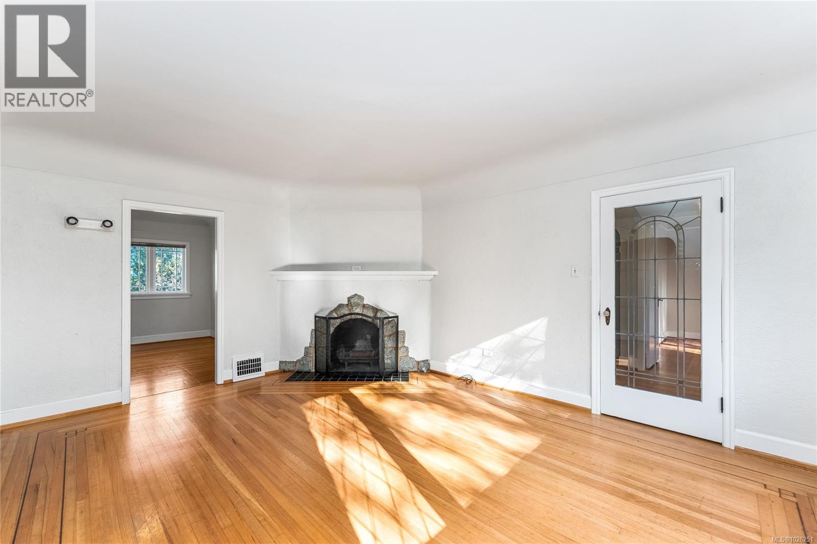 990 Hampshire Rd - 4