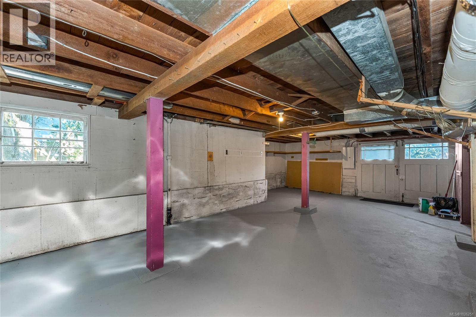 990 HAMPSHIRE RD - 24