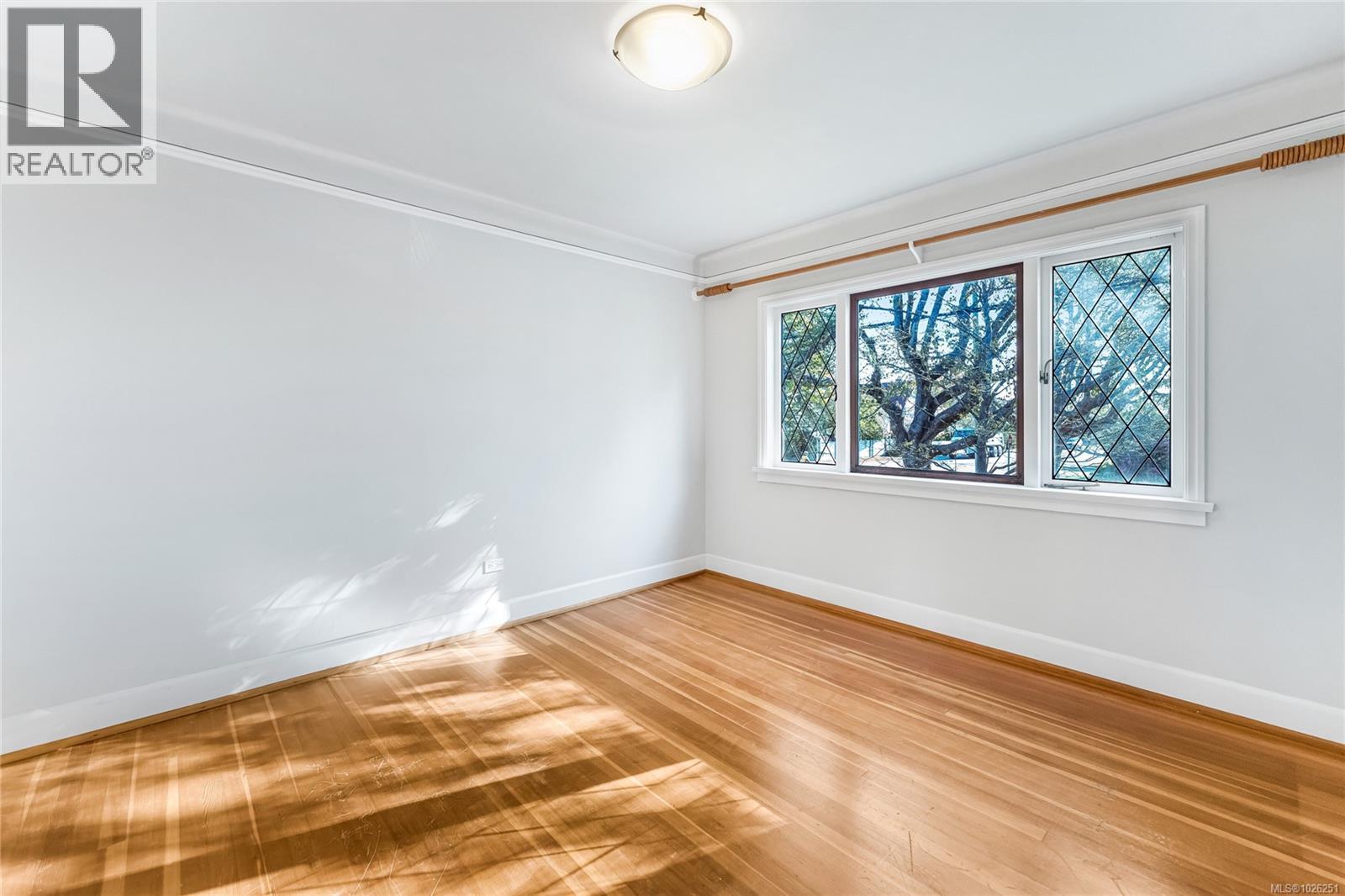 990 HAMPSHIRE RD - 13