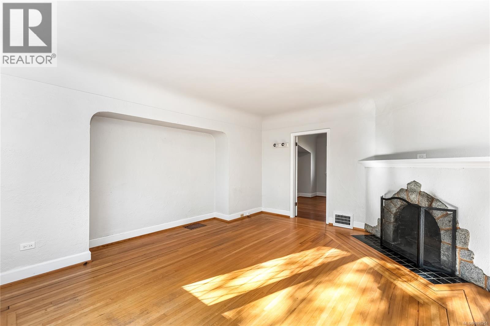990 Hampshire Rd - 3
