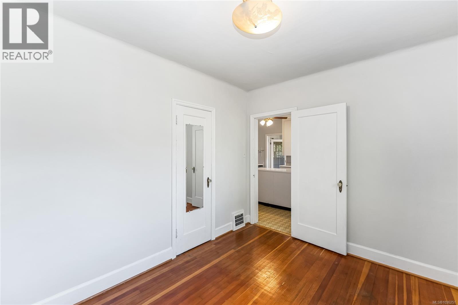 990 Hampshire Rd - 17
