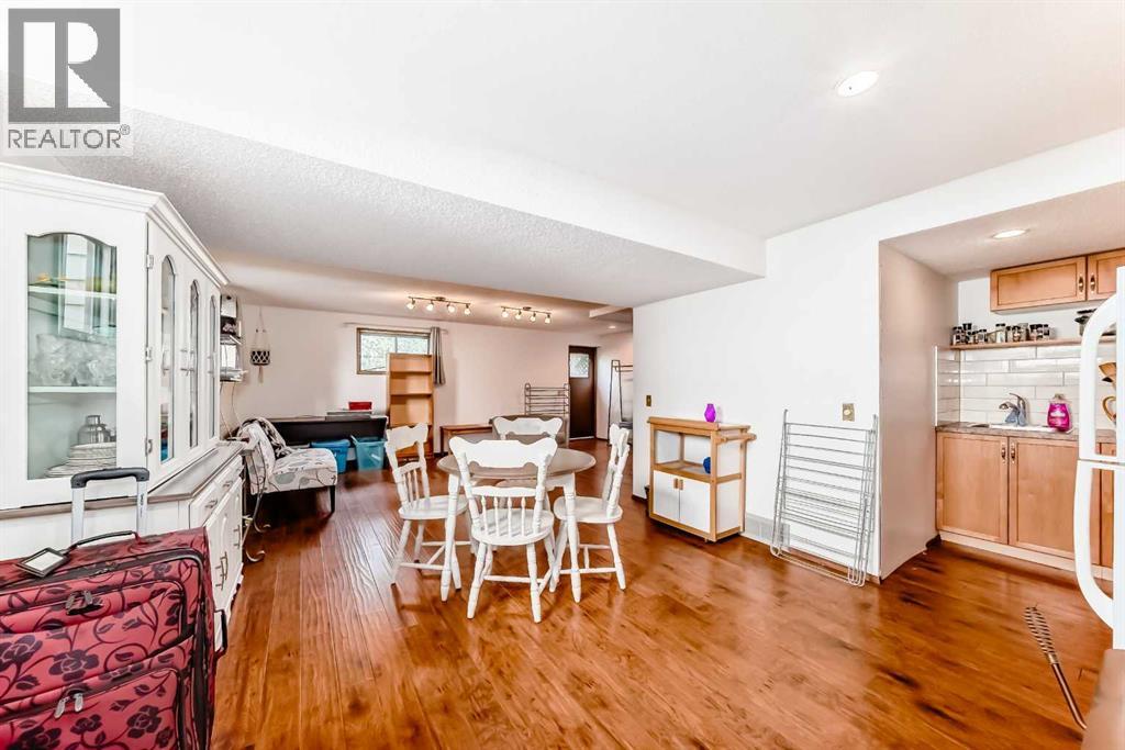 
          22 Glenhill Drive
            <br/>
            <span>Cochrane</span>
            , 
            <span>AB</span>
             <span>T4C1G8</span>
         - Photo 18