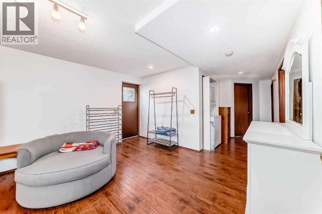 
          22 Glenhill Drive
            <br/>
            <span>Cochrane</span>
            , 
            <span>AB</span>
             <span>T4C1G8</span>
         - Photo 5