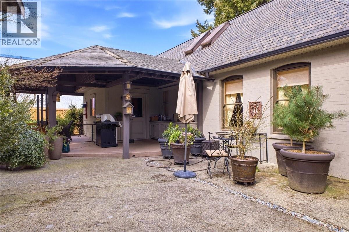 145 PRIDEAUX ST - 55