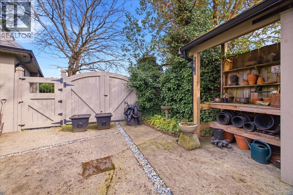 145 PRIDEAUX ST - 53