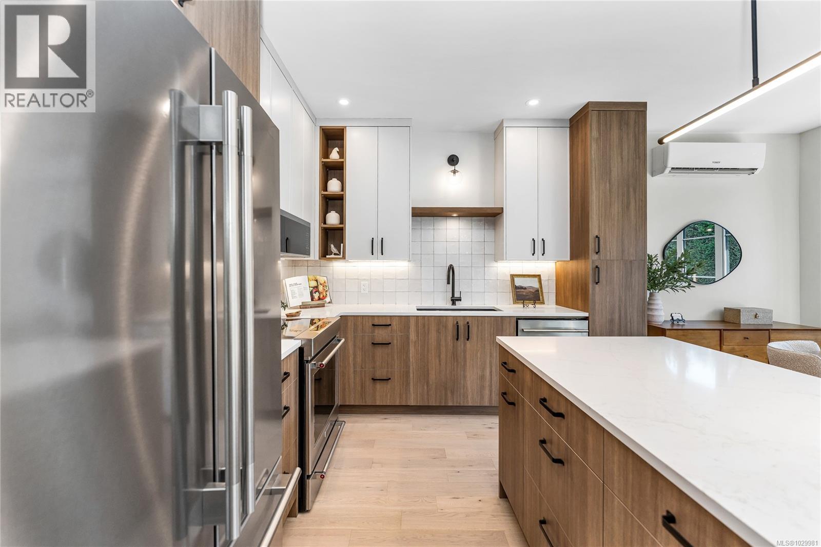 #4 3333 HENDERSON RD - 37