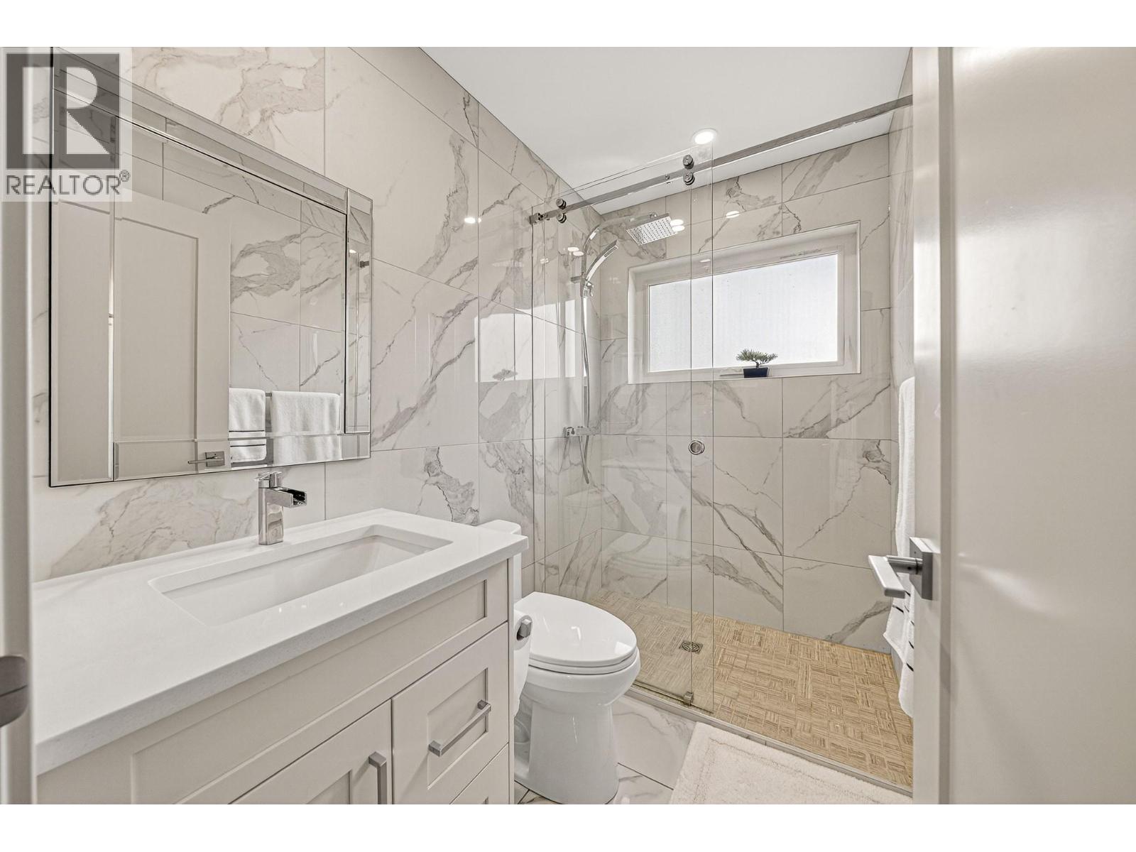 1687 Koocanusa Lake Drive - 33
