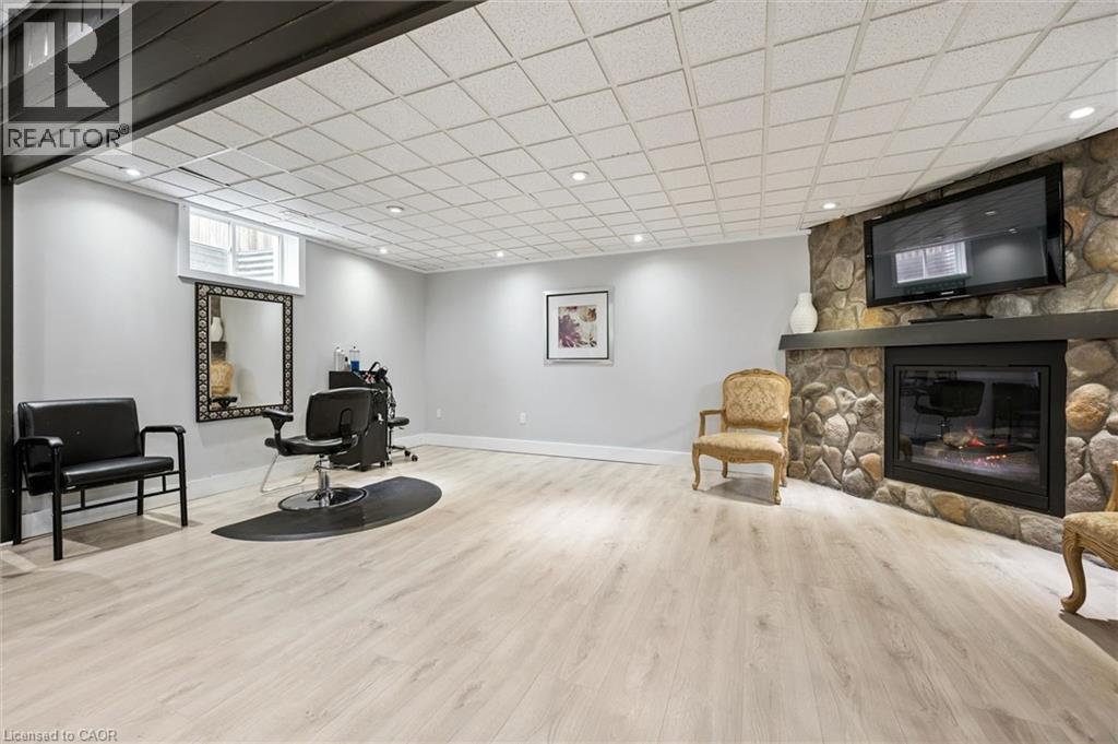 420 WATERLOO STREET - 26