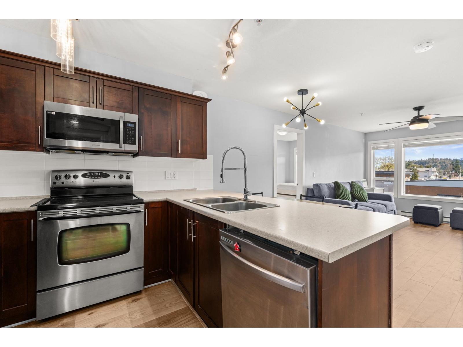 312 46289 YALE ROAD, Chilliwack Proper East