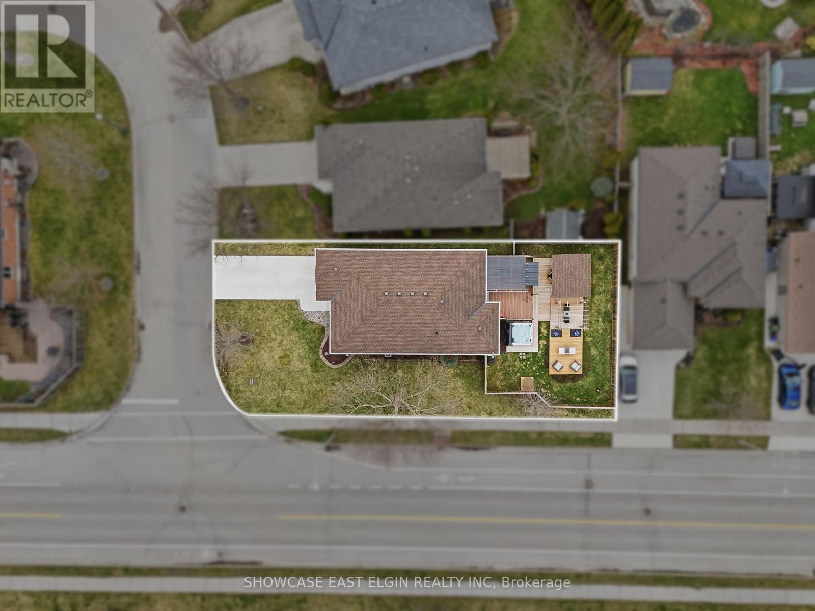 2 HARRINGTON CRESCENT Property Photo