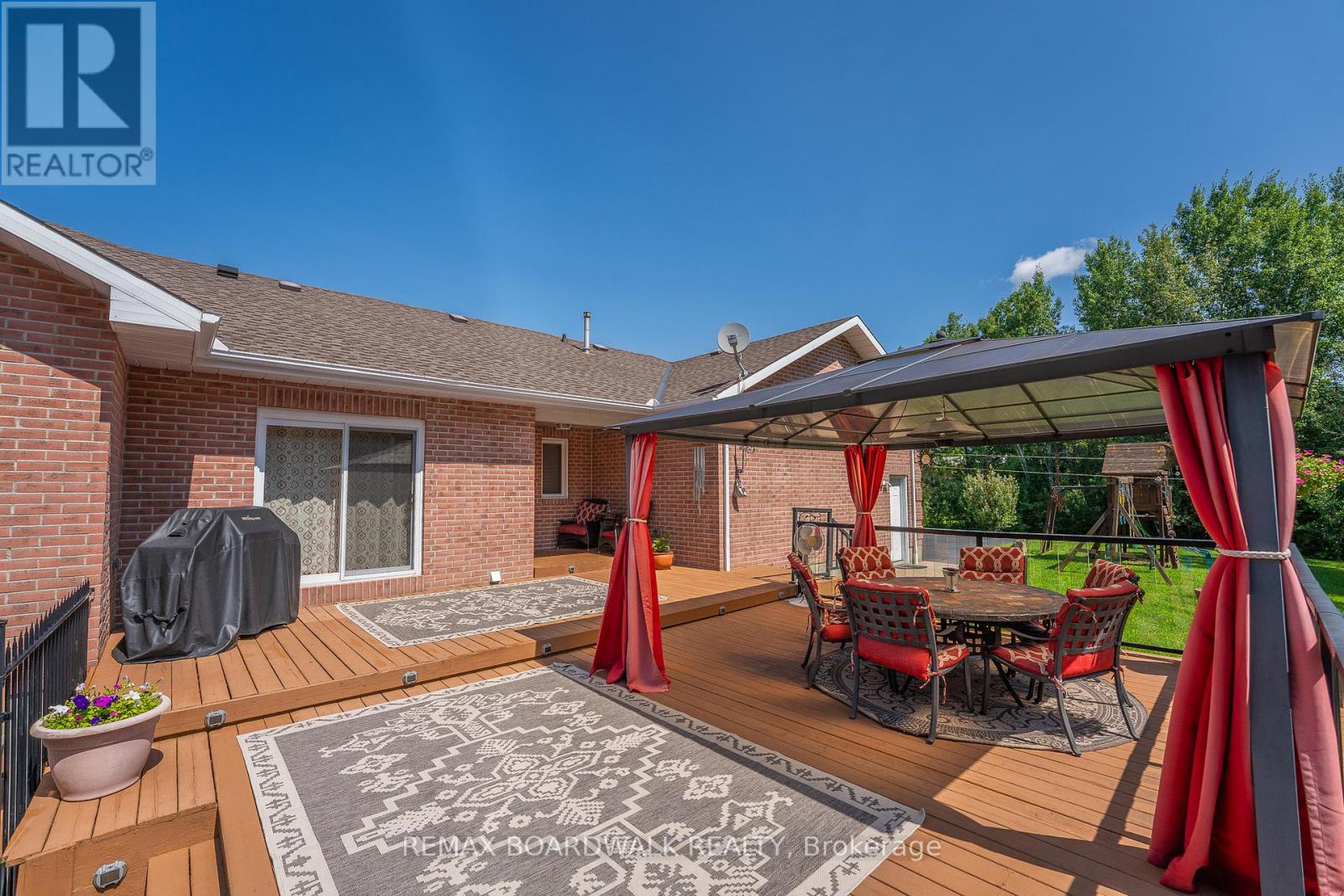 Backyard Deck- Great for Entertaining