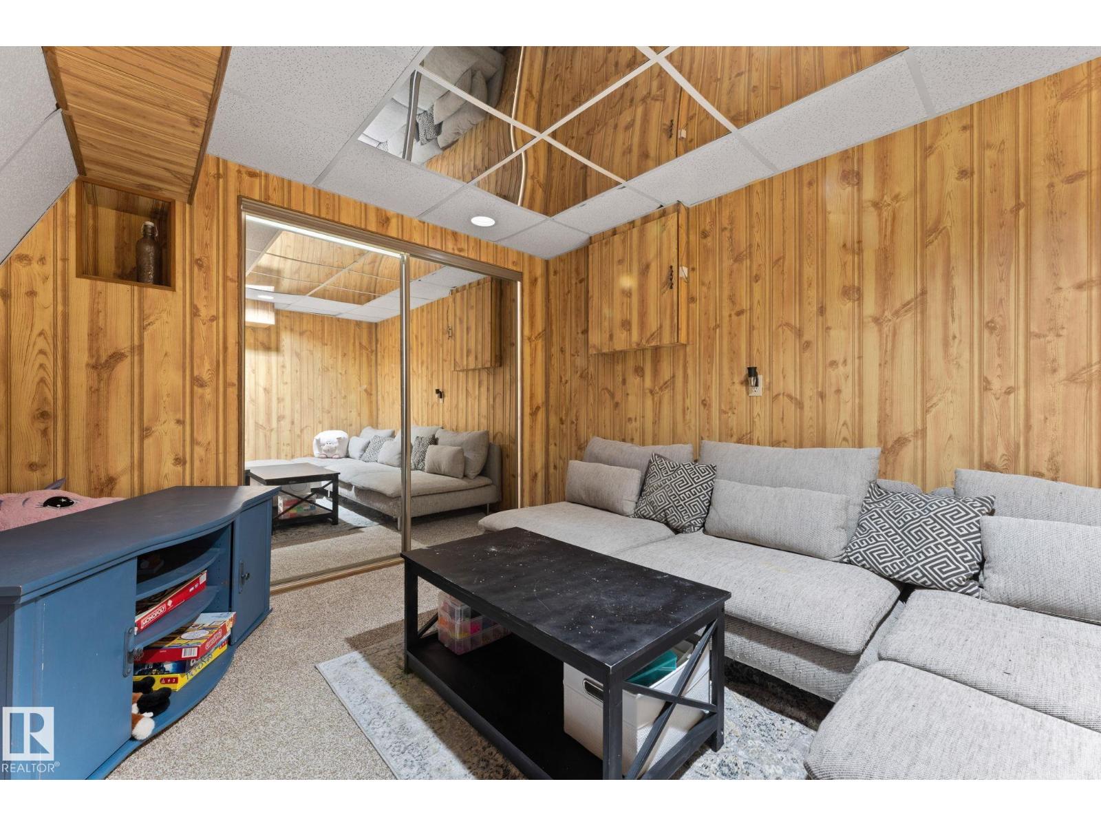 6063 35A AV NW NW, Edmonton