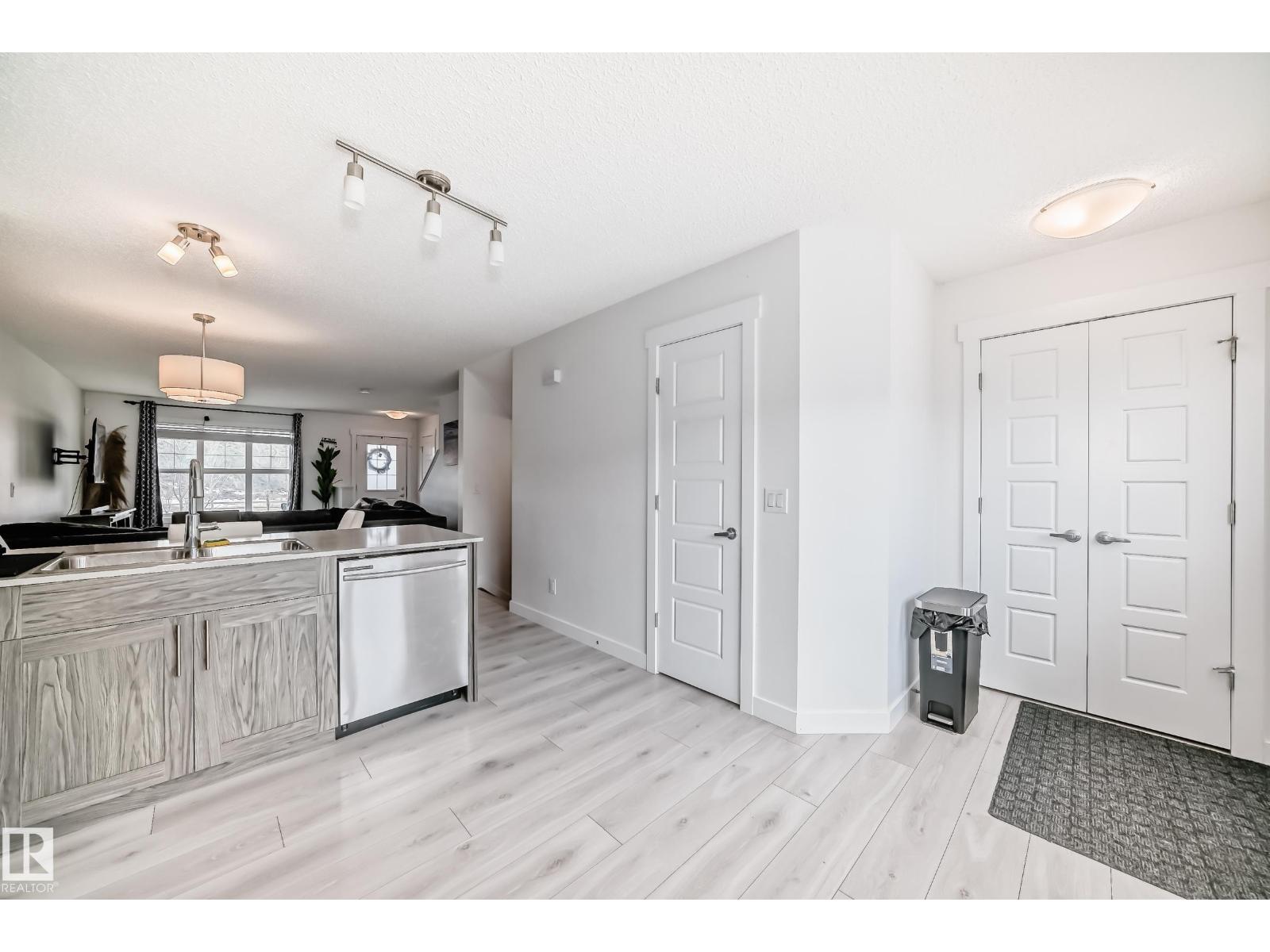 374 CRYSTALLINA NERA DR NW, Edmonton